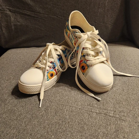 Custom Graphic Low-Top Canvas Sneakers - Picture 3 of 4